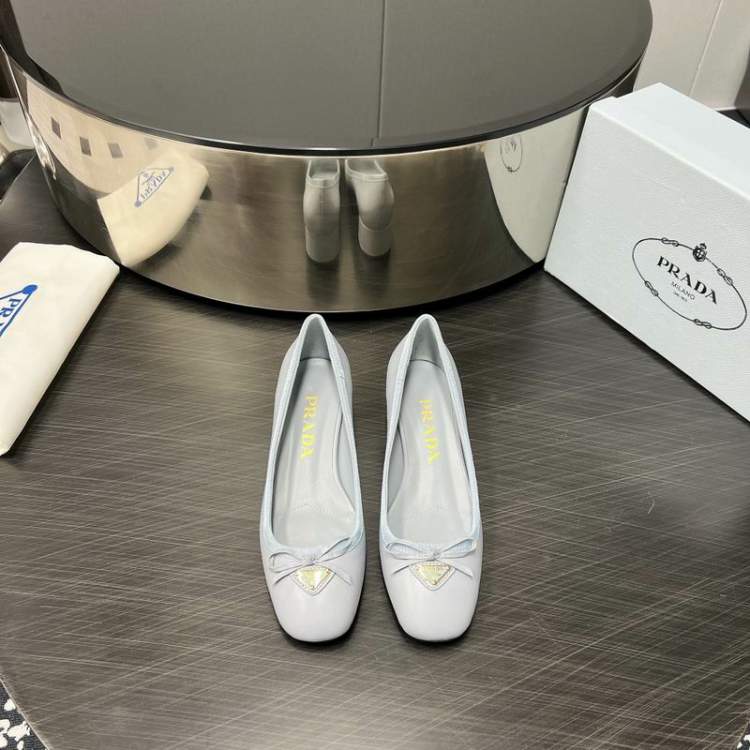 Picture of Prada Shoes _SKUPradasz35-403CMYM100119087